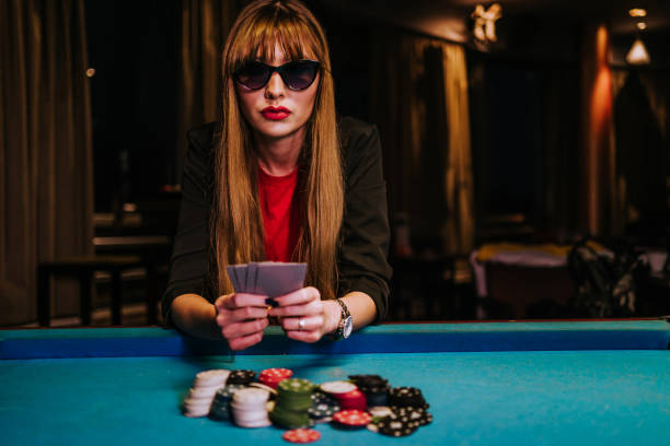 Live French Roulette dealer at erek2 47 studio with single-zero wheel and betting layout